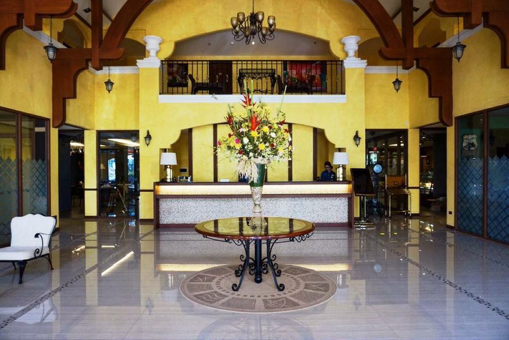 The Pepperland Hotel Legazpi Extérieur photo