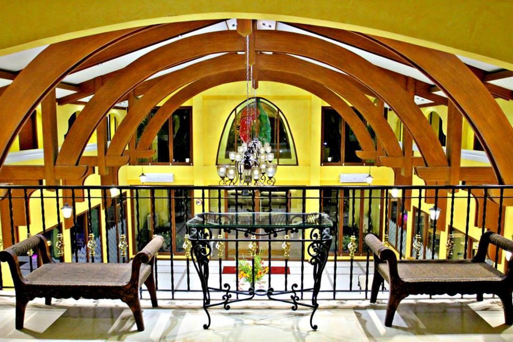 The Pepperland Hotel Legazpi Extérieur photo
