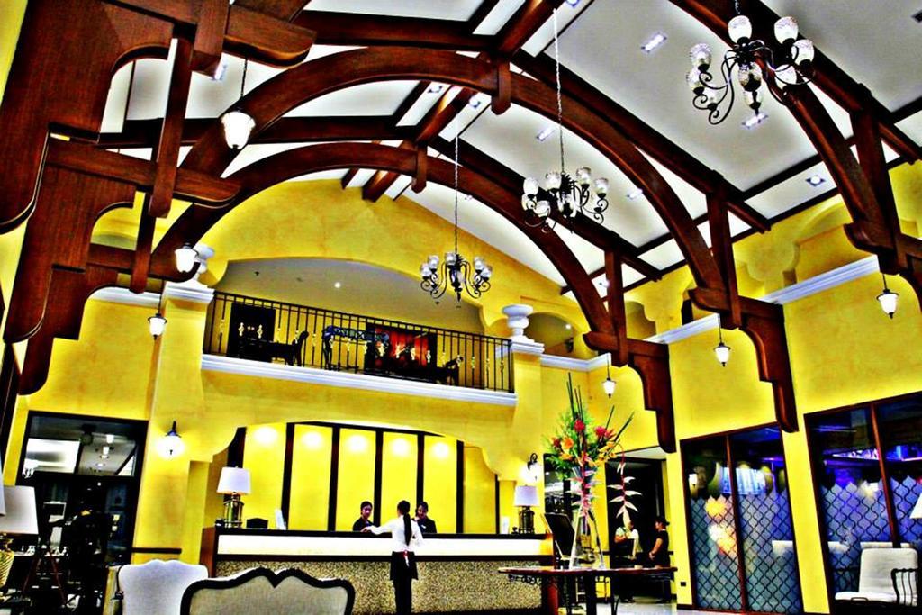 The Pepperland Hotel Legazpi Extérieur photo